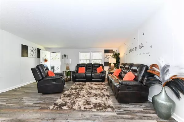 4702 Belgian CT, Mcleansville, NC 27301