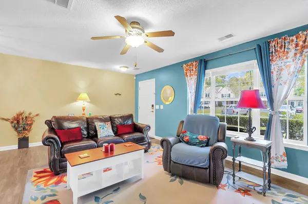 7958 Shadow Oak Dr, North Charleston, SC 29406