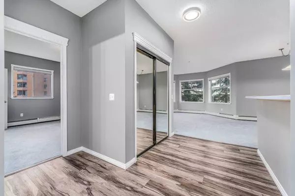 200 Lincoln WAY SW #206, Calgary, AB T3G 7G7