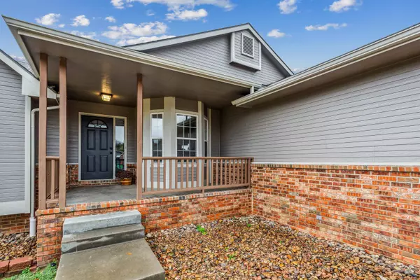 606 Worthington Place, Andover, KS 67002