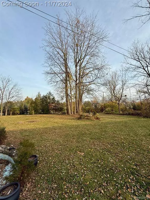 16474 15 Mile Road, Fraser, MI 48026