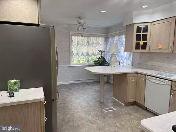 122 LAMPETER RD, Lancaster, PA 17602