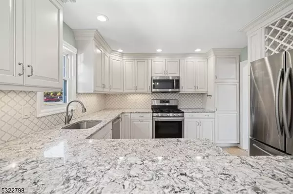 83 Larkspur Ln, Clifton City, NJ 07013