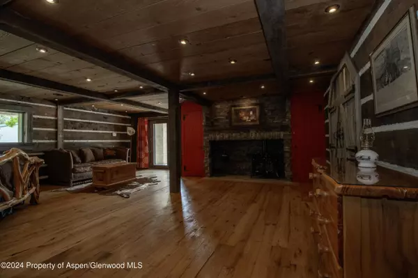 8700 Co Rd 300, Parachute, CO 81635