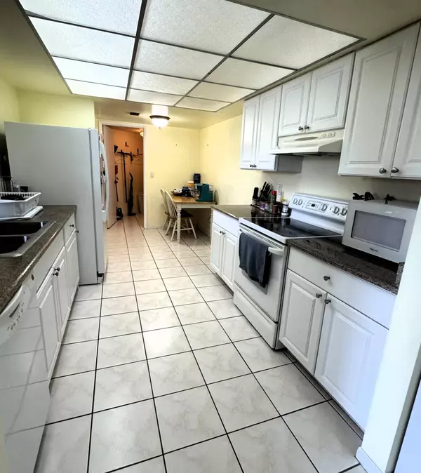 825 Egret CIR 410, Delray Beach, FL 33444