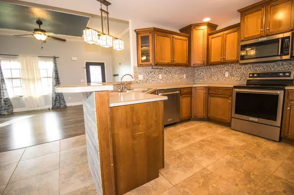 180 Ellsworth DR, Holts Summit, MO 65043