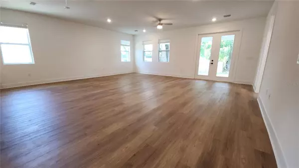 880 17TH AVE S, Saint Petersburg, FL 33701