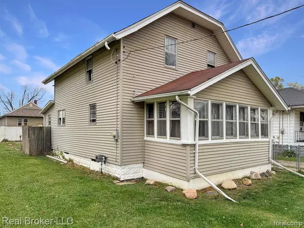1465 NORTON Street, Burton, MI 48529