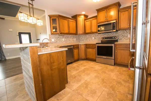 180 Ellsworth DR, Holts Summit, MO 65043