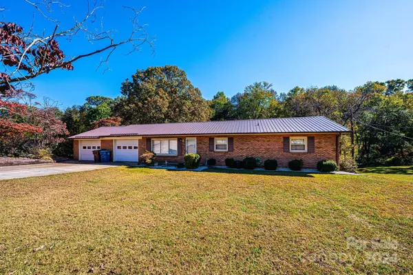 2009 Sleepy Hollow DR, Hickory, NC 28601