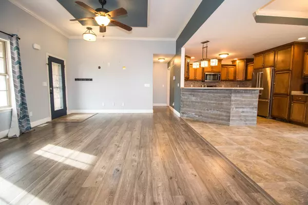 180 Ellsworth DR, Holts Summit, MO 65043