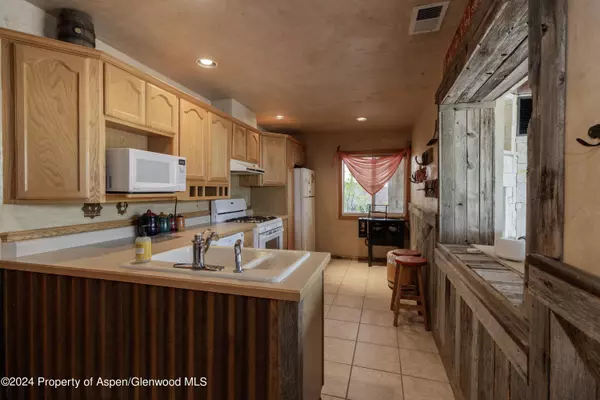 8700 Co Rd 300, Parachute, CO 81635