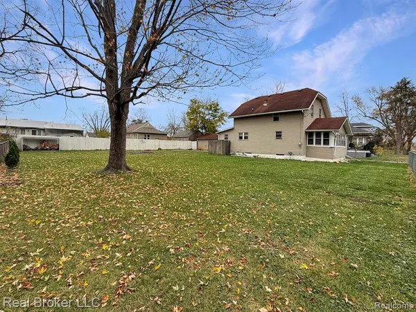 1465 NORTON Street, Burton, MI 48529