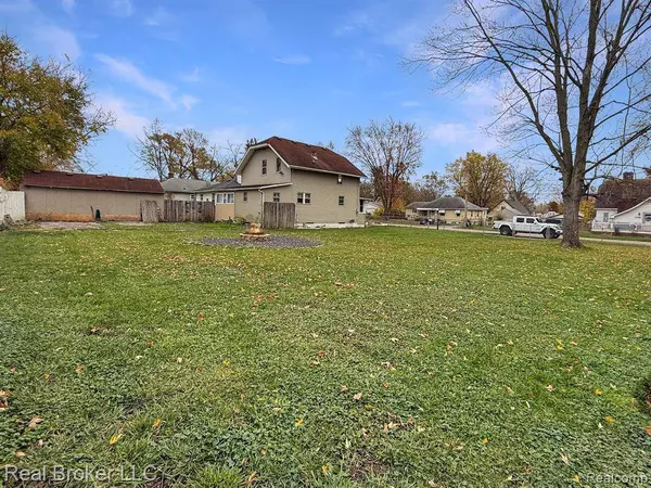 1465 NORTON Street, Burton, MI 48529