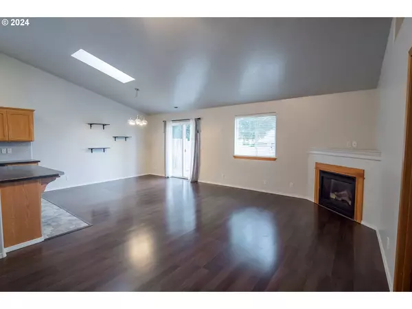 1925 NEVA CT, Cottage Grove, OR 97424