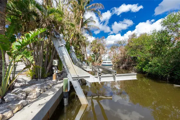 1611 RIVERSIDE DR, Englewood, FL 34223