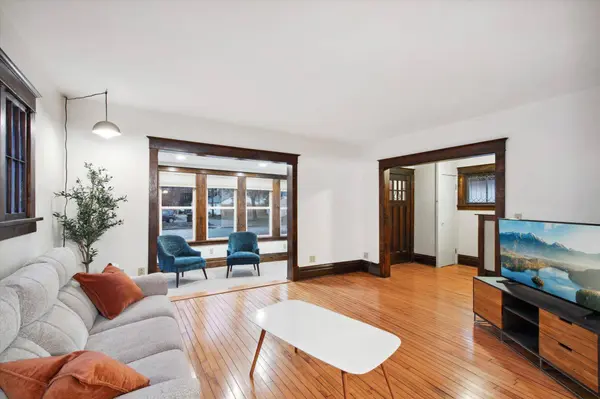 2307 Ione ST, Roseville, MN 55113