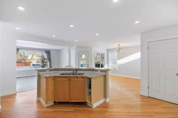 170 River Rock PL SE, Calgary, AB T2C 4P5