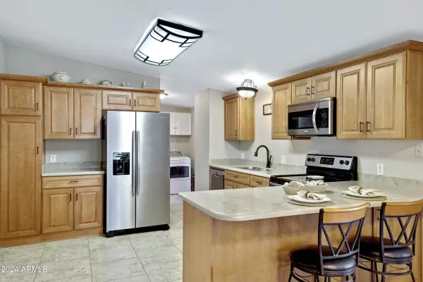 944 E TALL PINE Street, San Tan Valley, AZ 85140