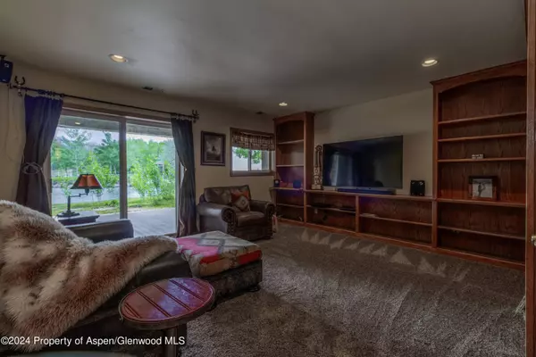 8700 Co Rd 300, Parachute, CO 81635