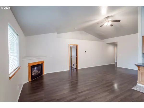 1925 NEVA CT, Cottage Grove, OR 97424