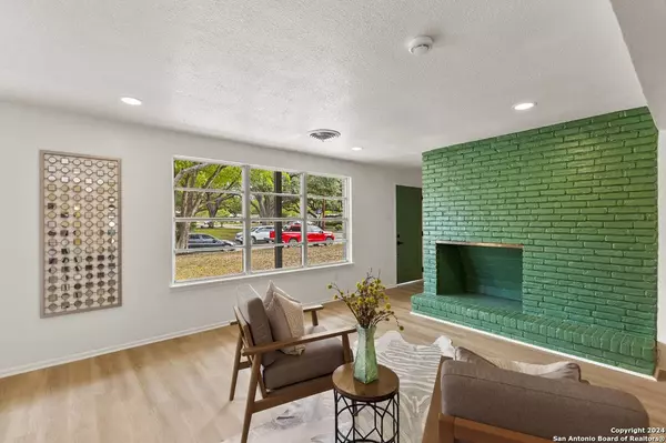 5625 GALEWIND DR, Windcrest, TX 78239-1910