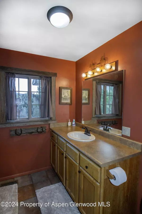 8700 Co Rd 300, Parachute, CO 81635