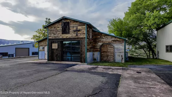 8700 Co Rd 300, Parachute, CO 81635