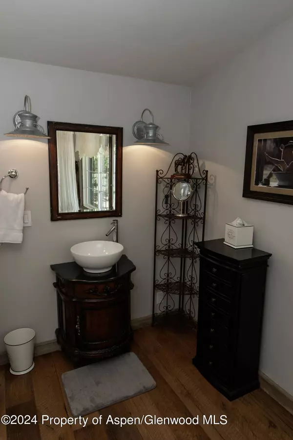 8700 Co Rd 300, Parachute, CO 81635