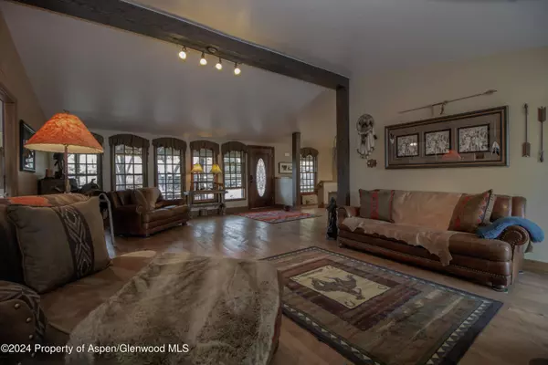 8700 Co Rd 300, Parachute, CO 81635