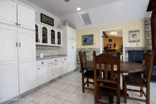 8700 Co Rd 300, Parachute, CO 81635