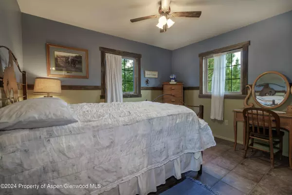 8700 Co Rd 300, Parachute, CO 81635