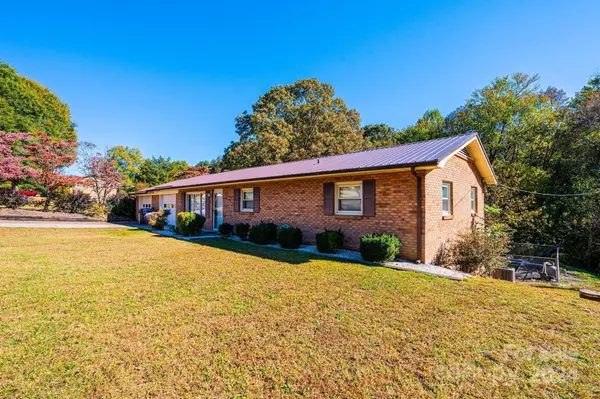 2009 Sleepy Hollow DR, Hickory, NC 28601