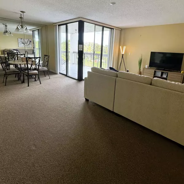 825 Egret CIR 410, Delray Beach, FL 33444