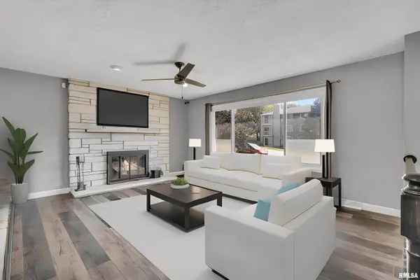 1816 WINDING HILL RD, Davenport, IA 52807