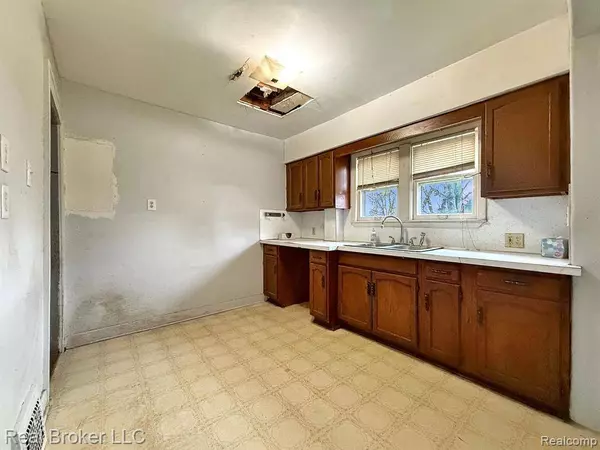 1465 NORTON Street, Burton, MI 48529