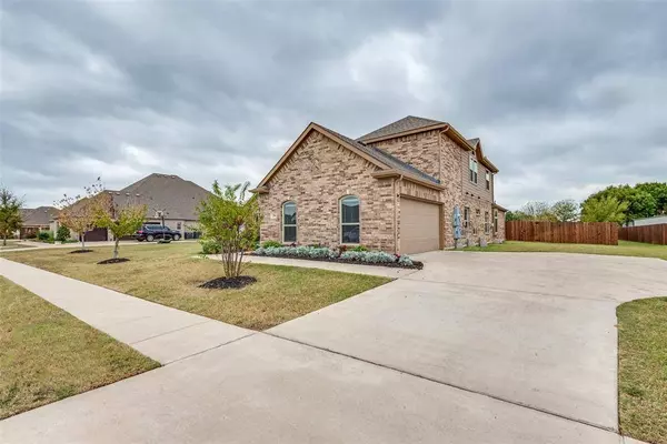206 Castle Creek Drive, Red Oak, TX 75154
