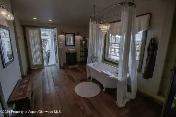 8700 Co Rd 300, Parachute, CO 81635