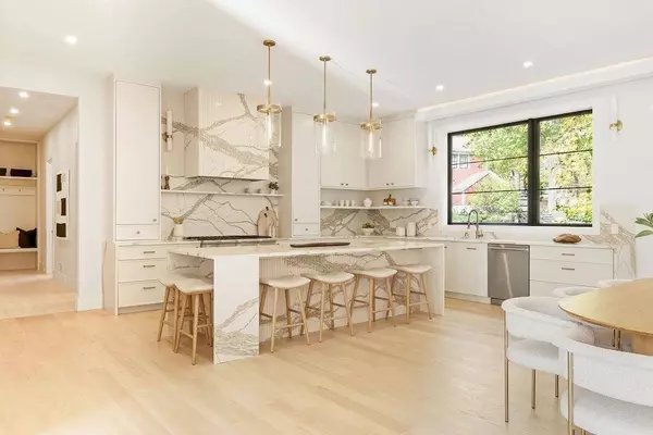 10 Great Plain Ave, Wellesley, MA 02482