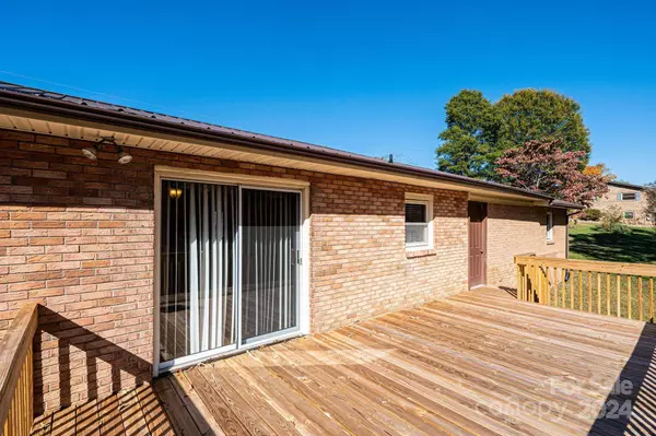 2009 Sleepy Hollow DR, Hickory, NC 28601