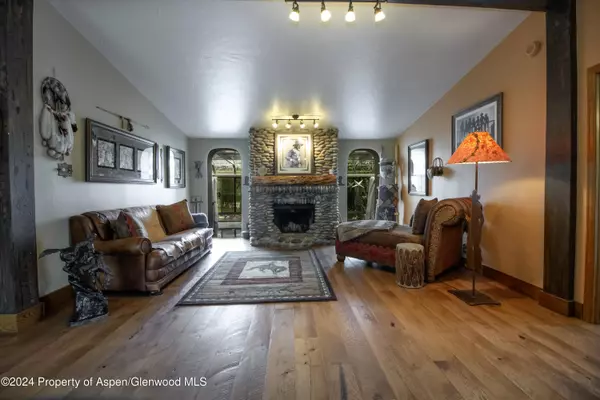 8700 Co Rd 300, Parachute, CO 81635