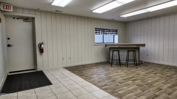 8700 Co Rd 300, Parachute, CO 81635