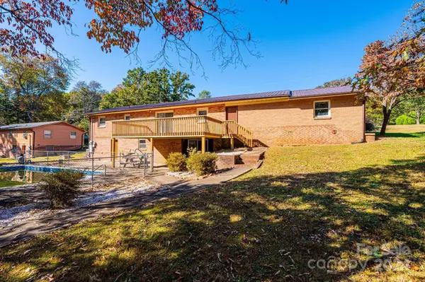 2009 Sleepy Hollow DR, Hickory, NC 28601