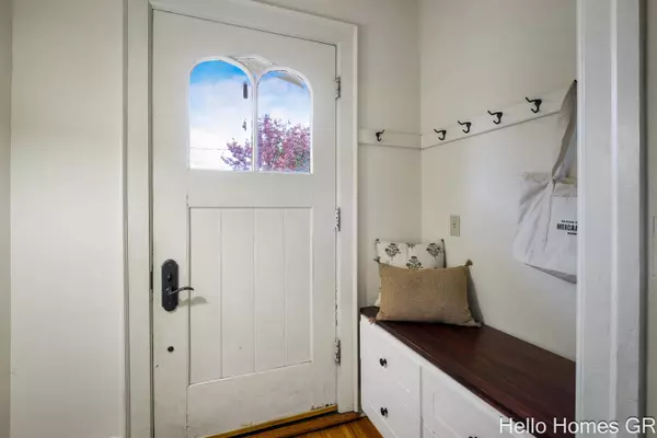 563 Union SE Avenue, Grand Rapids, MI 49503