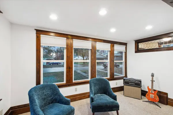 2307 Ione ST, Roseville, MN 55113