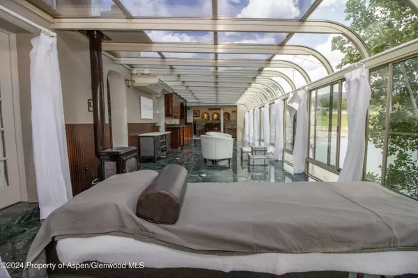 8700 Co Rd 300, Parachute, CO 81635