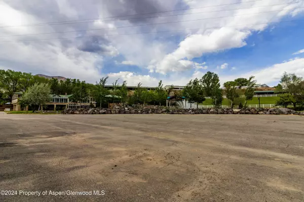 8700 Co Rd 300, Parachute, CO 81635