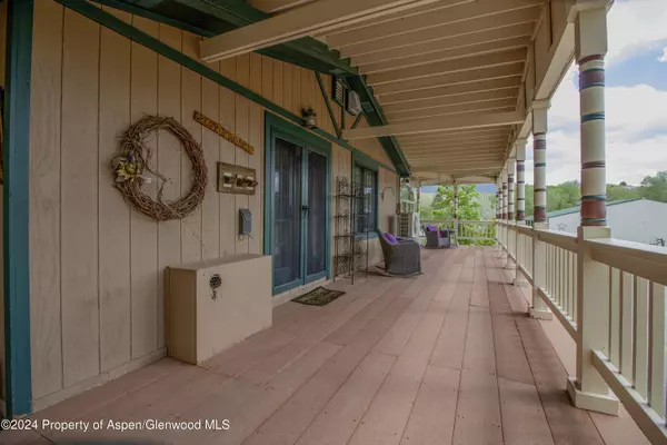 8700 Co Rd 300, Parachute, CO 81635