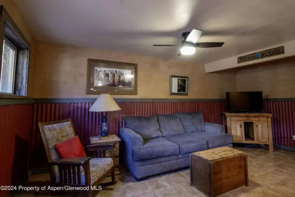 8700 Co Rd 300, Parachute, CO 81635