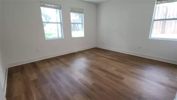 880 17TH AVE S, Saint Petersburg, FL 33701